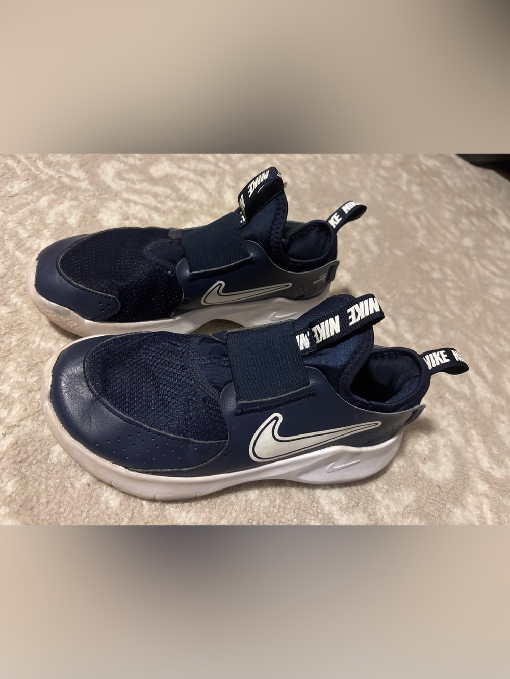 Nike Kids' Navy Blue and White Slip-On Athletic Boy Shoes in Boys Size 3 - Picture 7 of 8